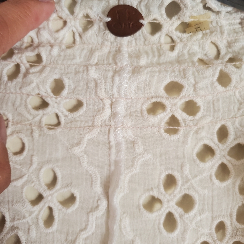 Free People One Clare Eyelet Dolman Longsleeve Blouse Top White 100% Cotton - Picture 3 of 13
